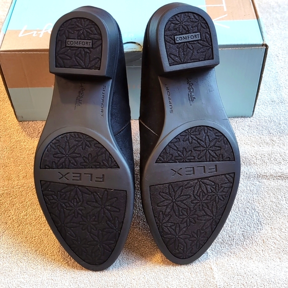 NWOT LifeStride Abilene Black Suede Bootie (Shootie).. Size 7 1/2 W... - Picture 5 of 8